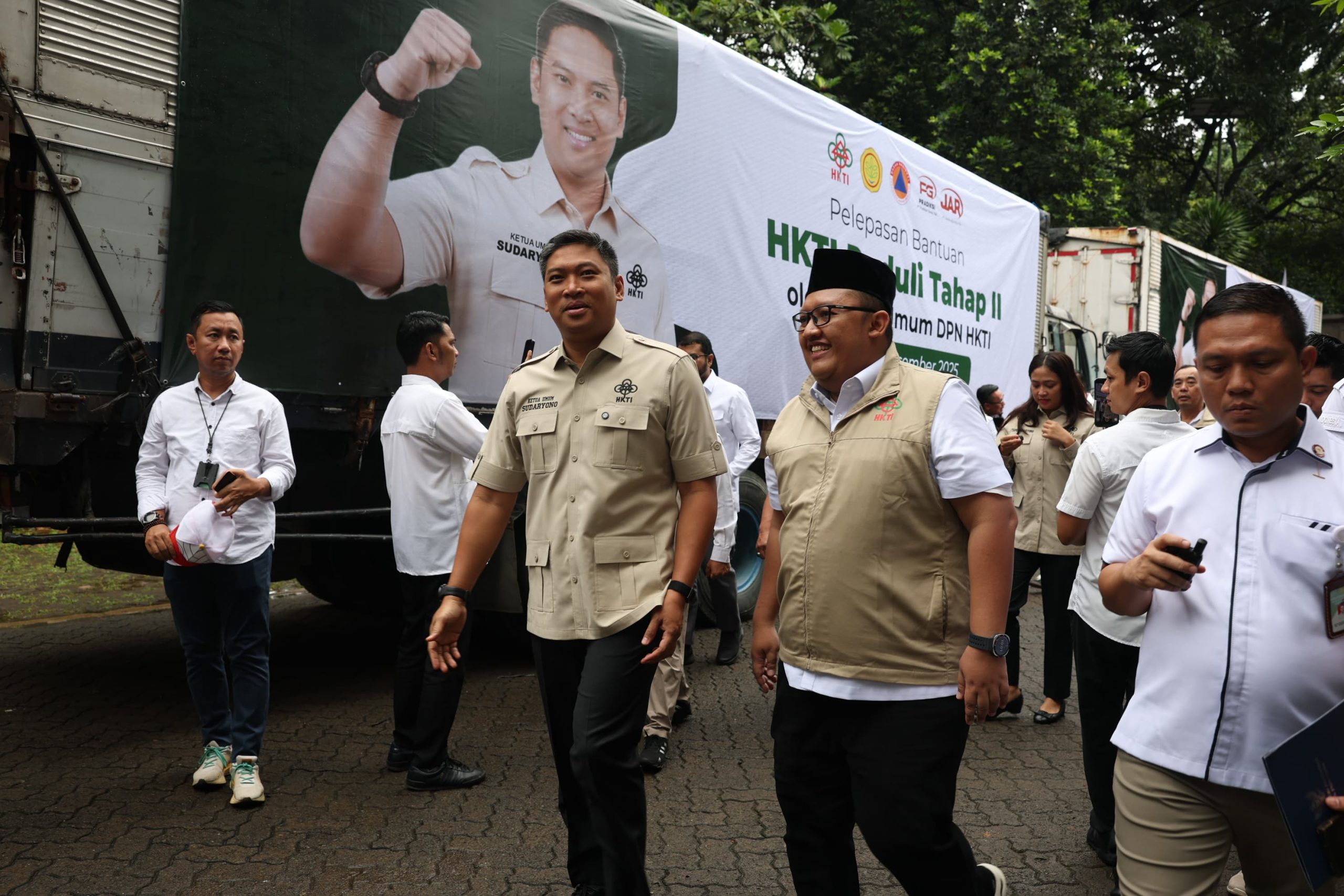 Wamentan Sudaryono Lepas Bantuan HKTI Peduli Tahap II untuk Korban Bencana di Aceh