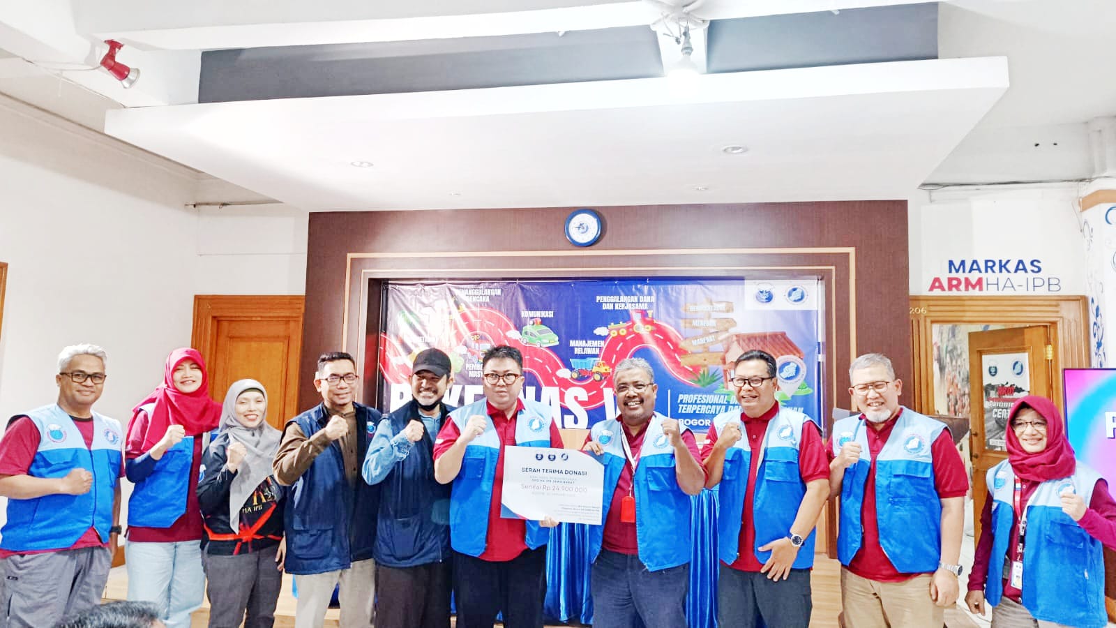DPD HA IPB JAWA BARAT SALURKAN BANTUAN UNTUK BANJIR SUMATERA VIA ARM HA-IPB