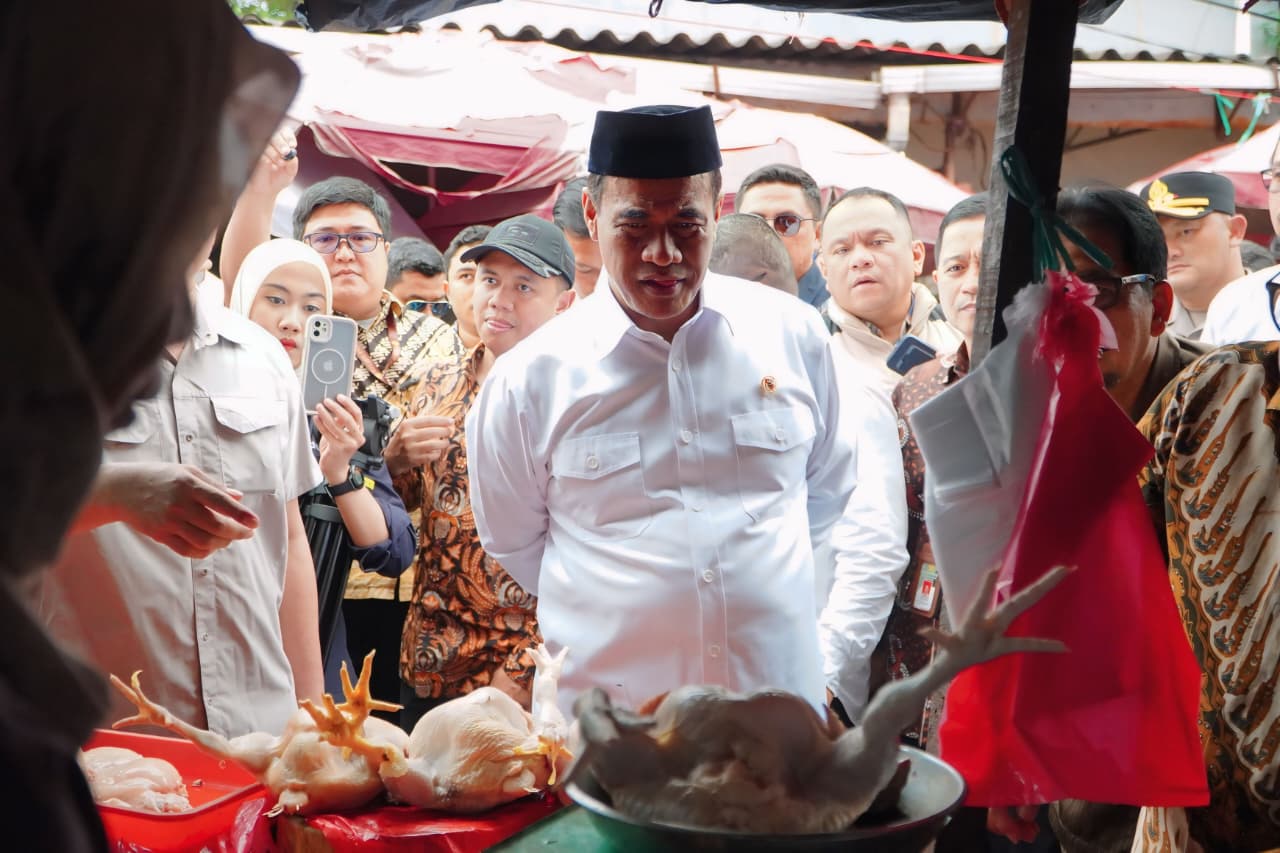 Usai Terima Laporan Kenaikan, Mentan Amran Sidak Pasar, Harga Langsung Turun 15 Ribu
