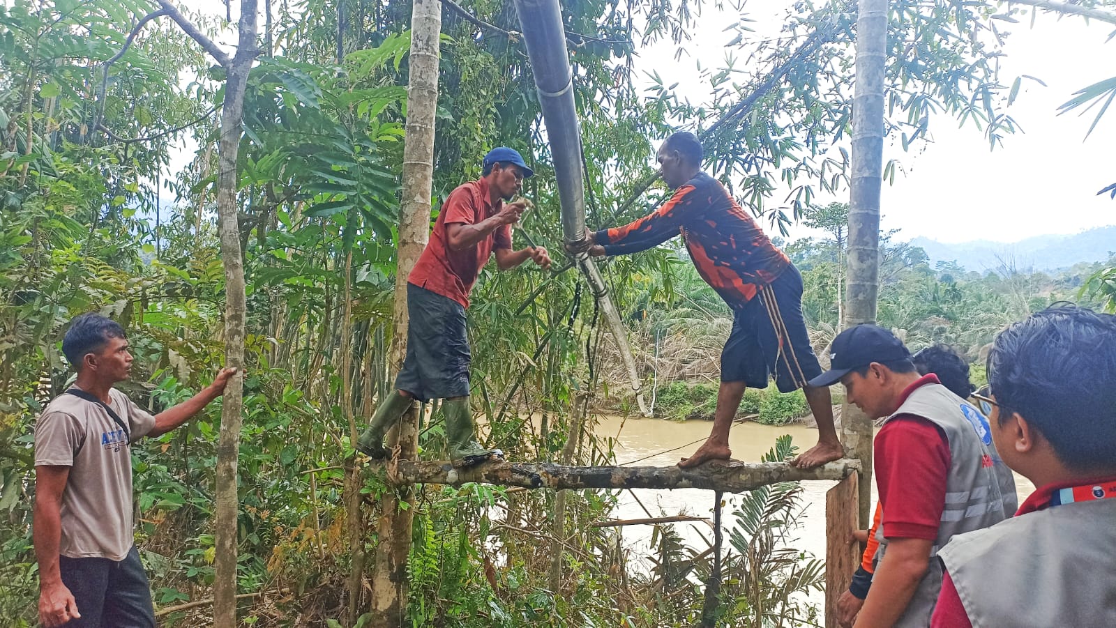 ARM HA-IPB DAN WMI TUNTASKAN PEMIPAAN AIR BERSIH 3 KM DI PANTAI KERA